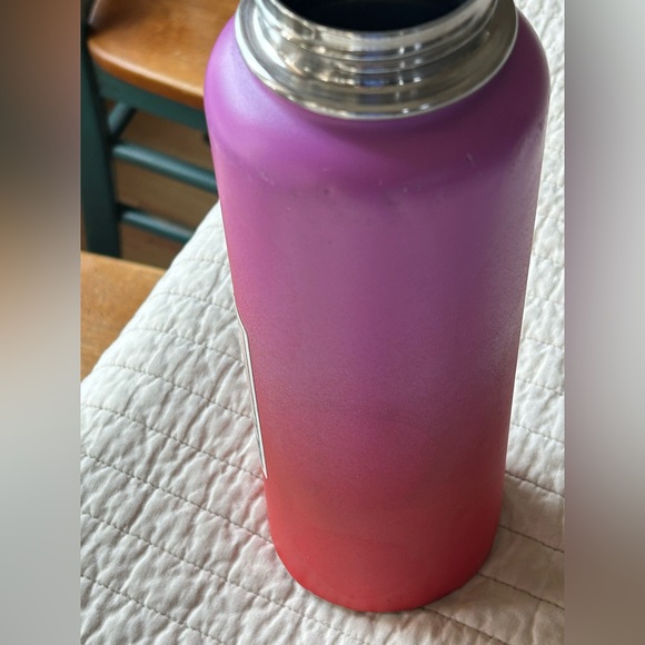 Hydro Flask 40 oz Raspberry Insulated Stainless Steel Water Bottle BPA Free - Picture 5 of 7